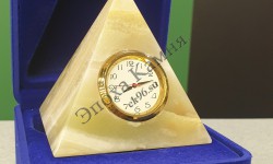 Часы из Оникса "Пирамида" - ek96.su - Екатеринбург